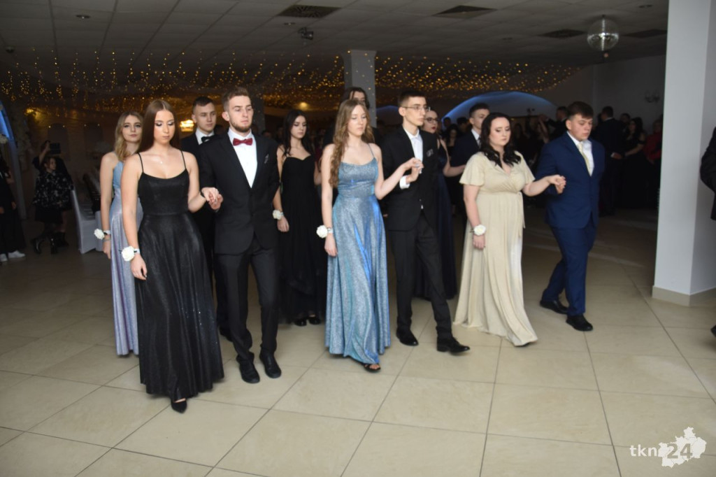 Studniówka 2025 ZSP w Stąporkowie. Obszerna relacja wideo i foto