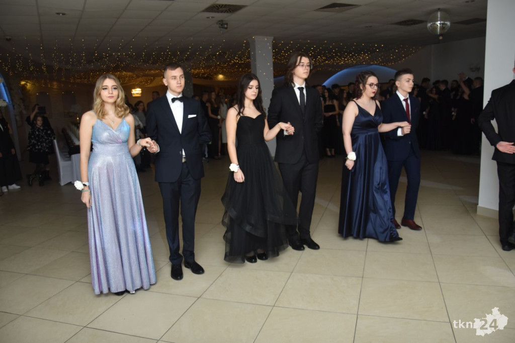 Studniówka 2025 ZSP w Stąporkowie. Obszerna relacja wideo i foto