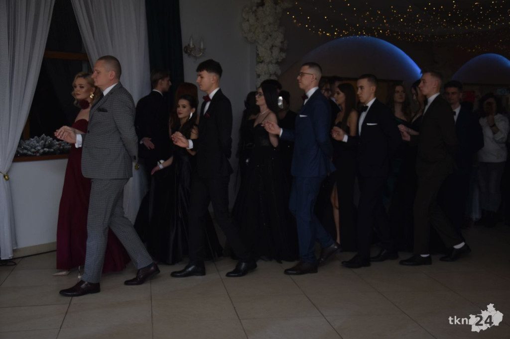 Studniówka 2025 ZSP w Stąporkowie. Obszerna relacja wideo i foto