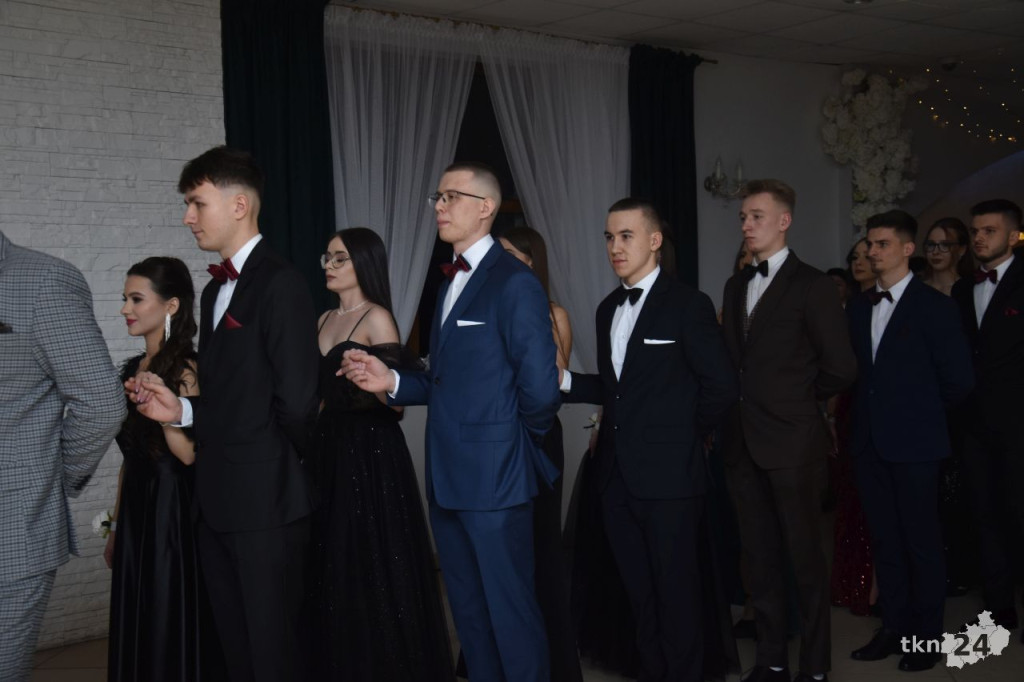 Studniówka 2025 ZSP w Stąporkowie. Obszerna relacja wideo i foto