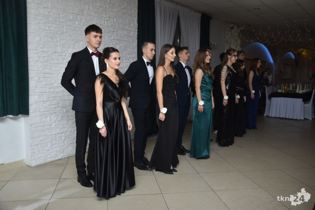 Studniówka 2025 ZSP w Stąporkowie. Obszerna relacja wideo i foto