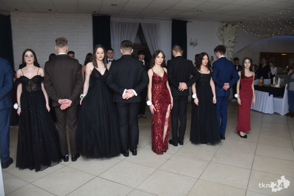 Studniówka 2025 ZSP w Stąporkowie. Obszerna relacja wideo i foto