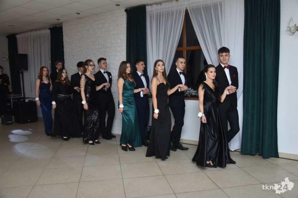 Studniówka 2025 ZSP w Stąporkowie. Obszerna relacja wideo i foto