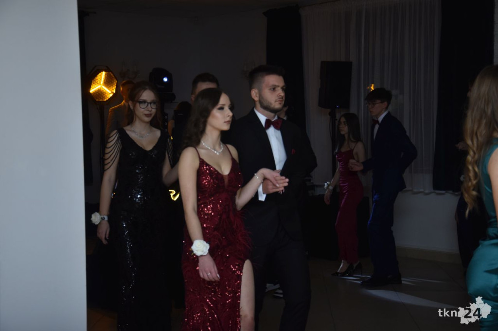 Studniówka 2025 ZSP w Stąporkowie. Obszerna relacja wideo i foto
