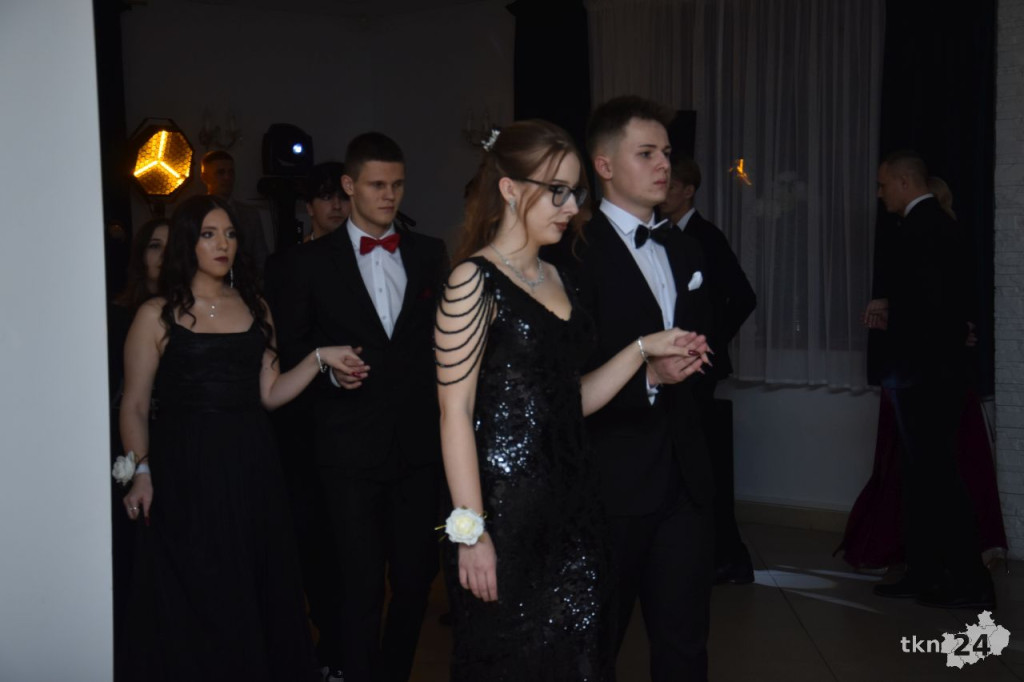 Studniówka 2025 ZSP w Stąporkowie. Obszerna relacja wideo i foto