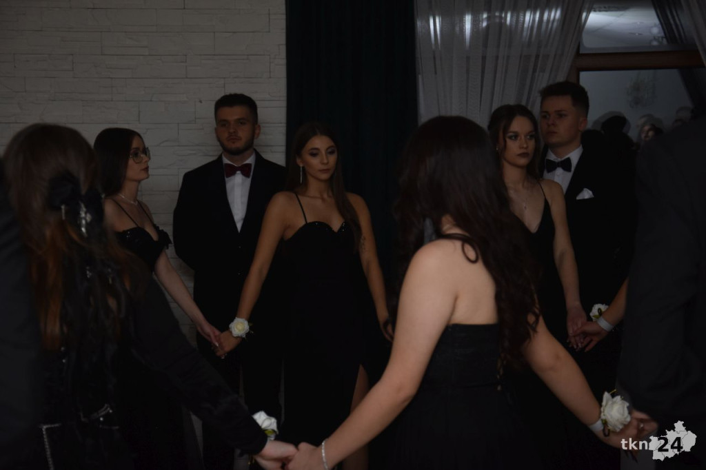 Studniówka 2025 ZSP w Stąporkowie. Obszerna relacja wideo i foto