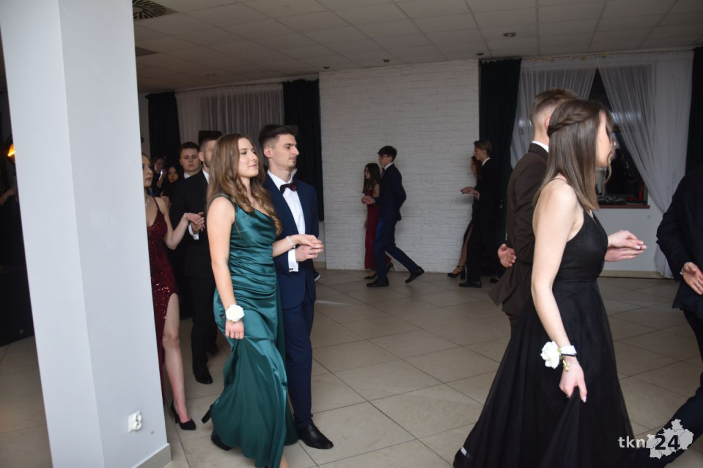 Studniówka 2025 ZSP w Stąporkowie. Obszerna relacja wideo i foto