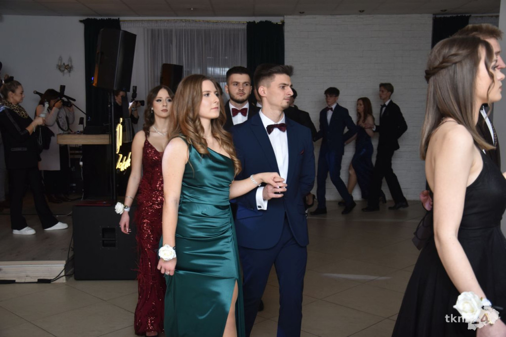 Studniówka 2025 ZSP w Stąporkowie. Obszerna relacja wideo i foto