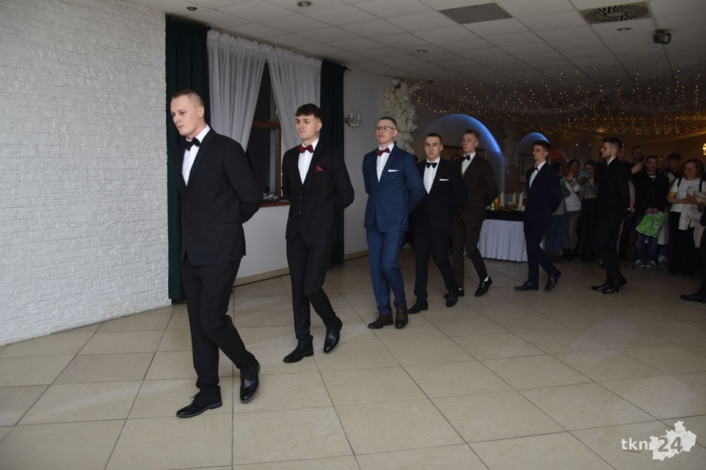 Studniówka 2025 ZSP w Stąporkowie. Obszerna relacja wideo i foto