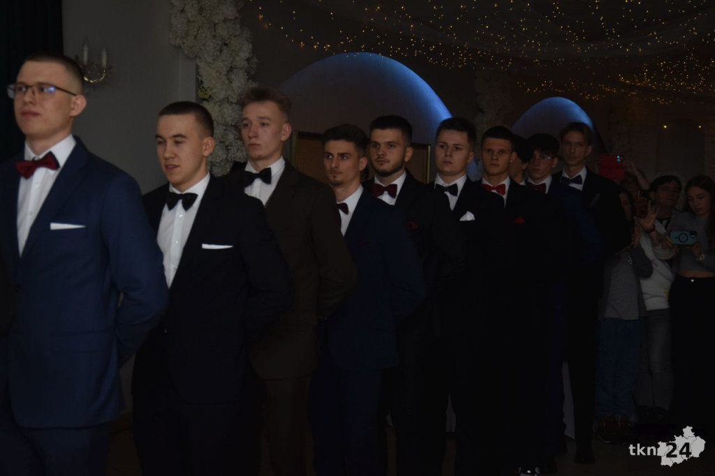 Studniówka 2025 ZSP w Stąporkowie. Obszerna relacja wideo i foto