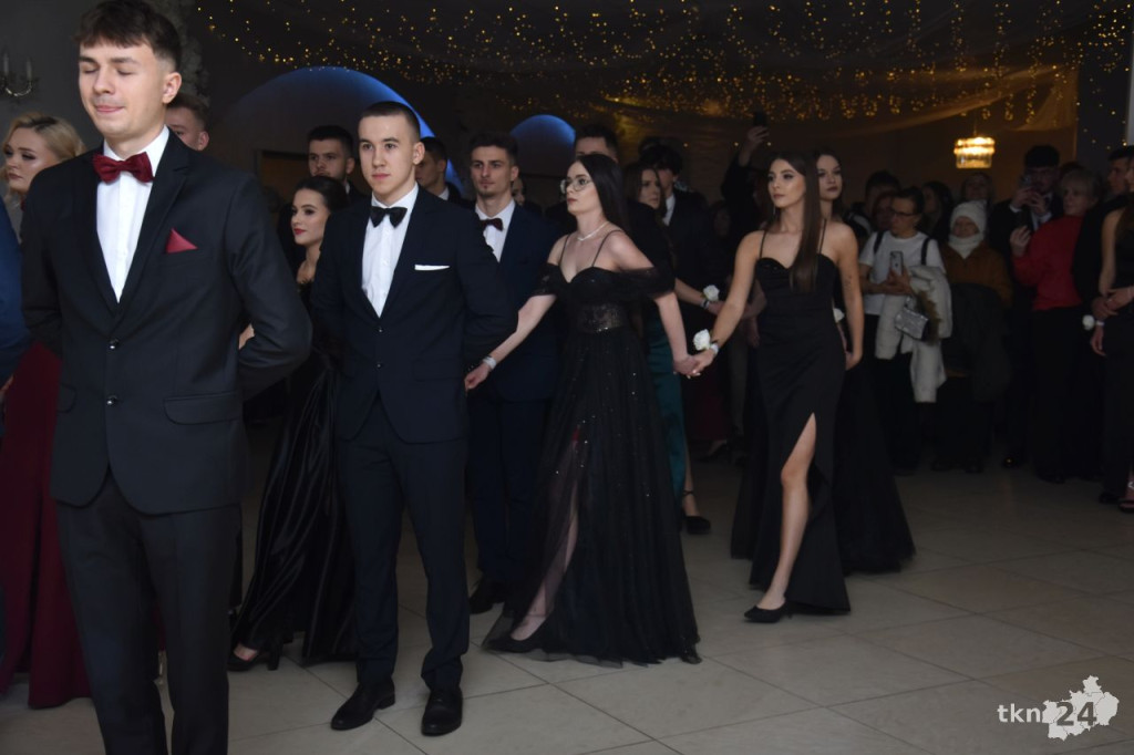 Studniówka 2025 ZSP w Stąporkowie. Obszerna relacja wideo i foto