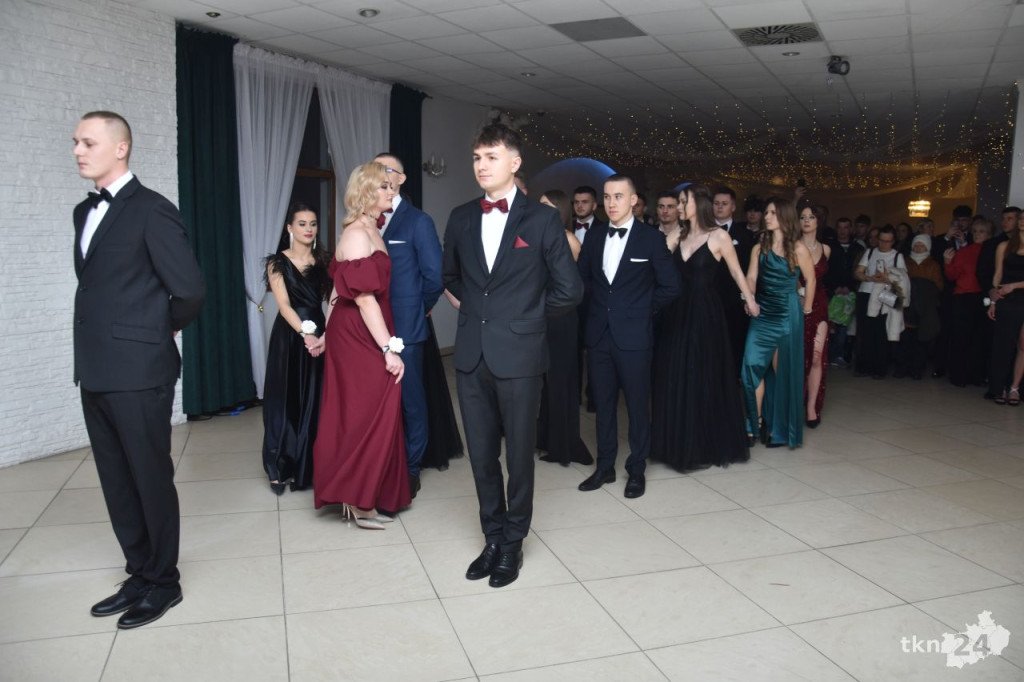 Studniówka 2025 ZSP w Stąporkowie. Obszerna relacja wideo i foto