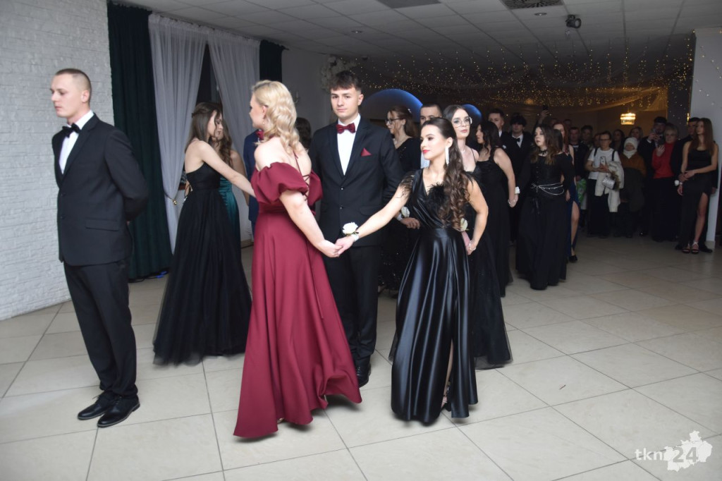 Studniówka 2025 ZSP w Stąporkowie. Obszerna relacja wideo i foto