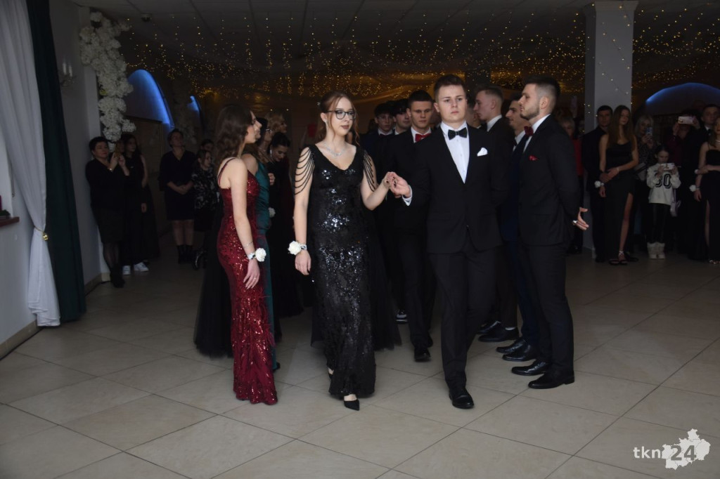 Studniówka 2025 ZSP w Stąporkowie. Obszerna relacja wideo i foto