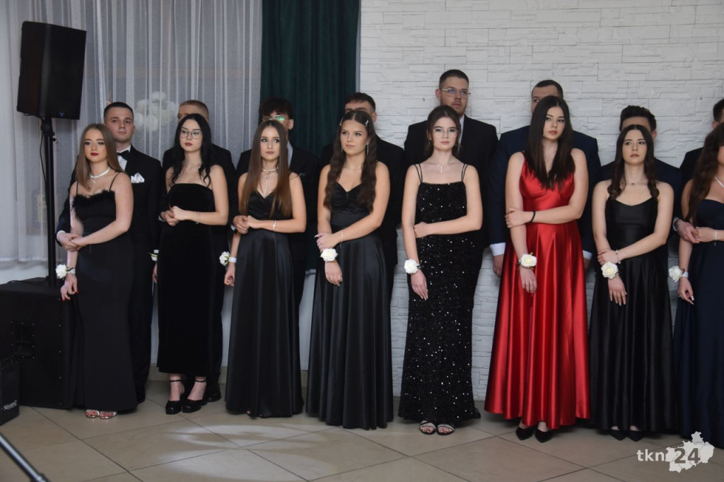 Studniówka 2025 ZSP w Stąporkowie. Obszerna relacja wideo i foto