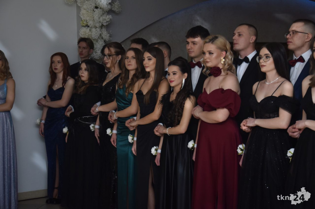Studniówka 2025 ZSP w Stąporkowie. Obszerna relacja wideo i foto