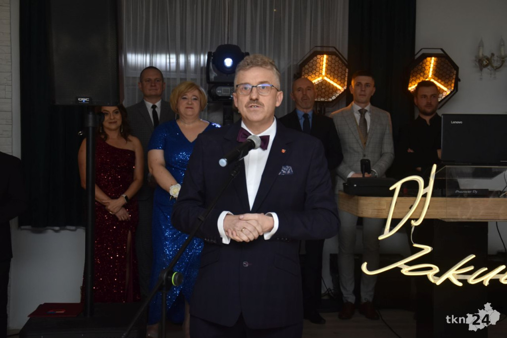 Studniówka 2025 ZSP w Stąporkowie. Obszerna relacja wideo i foto