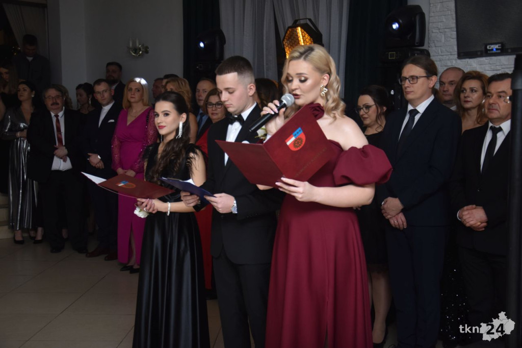 Studniówka 2025 ZSP w Stąporkowie. Obszerna relacja wideo i foto