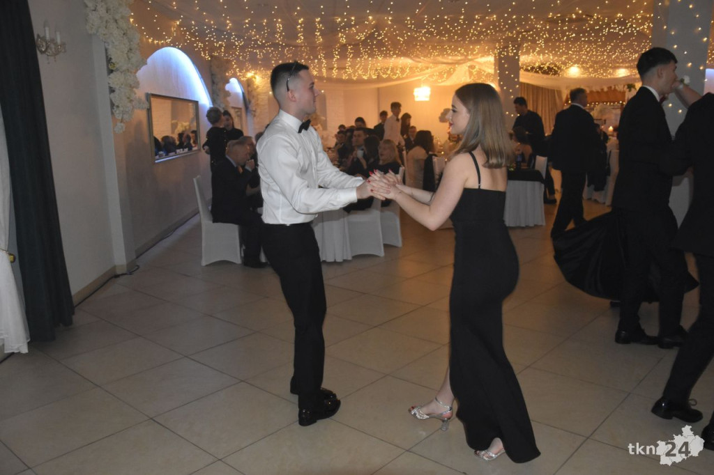 Studniówka 2025 ZSP w Stąporkowie. Obszerna relacja wideo i foto