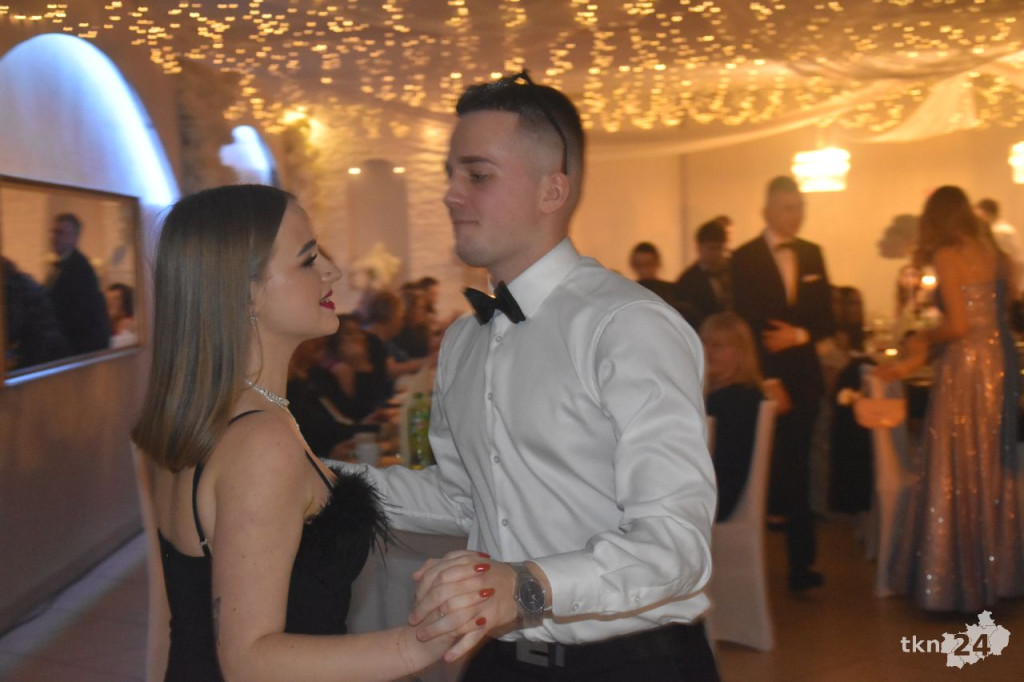 Studniówka 2025 ZSP w Stąporkowie. Obszerna relacja wideo i foto