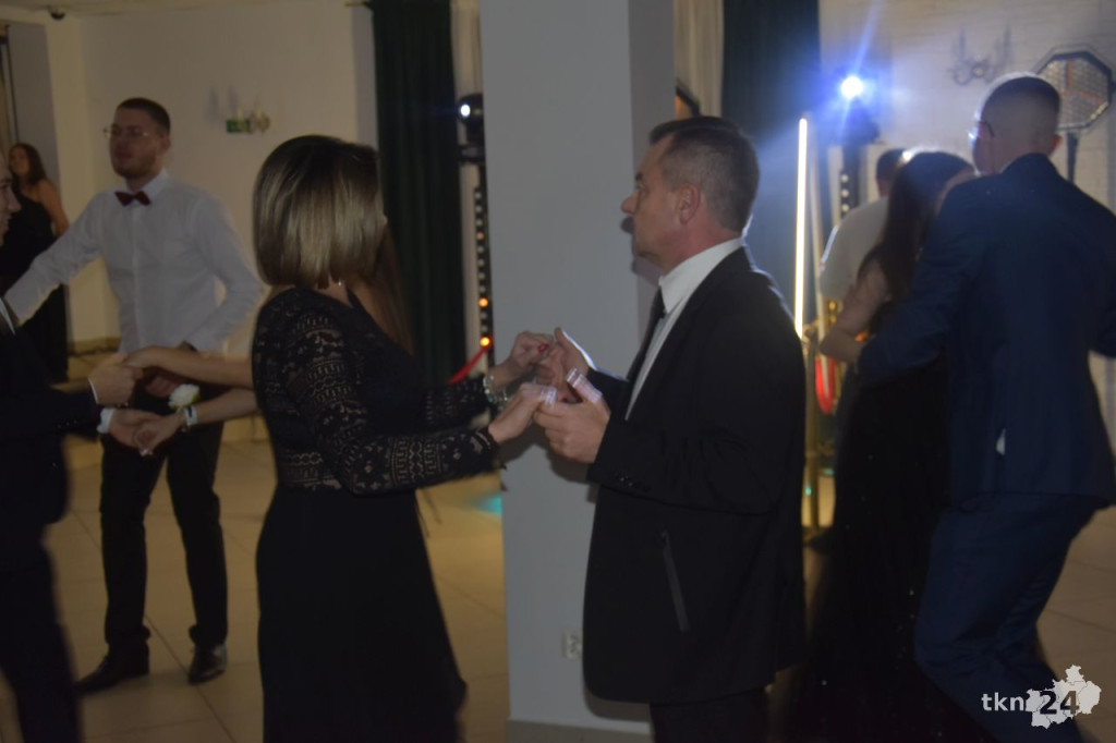 Studniówka 2025 ZSP w Stąporkowie. Obszerna relacja wideo i foto