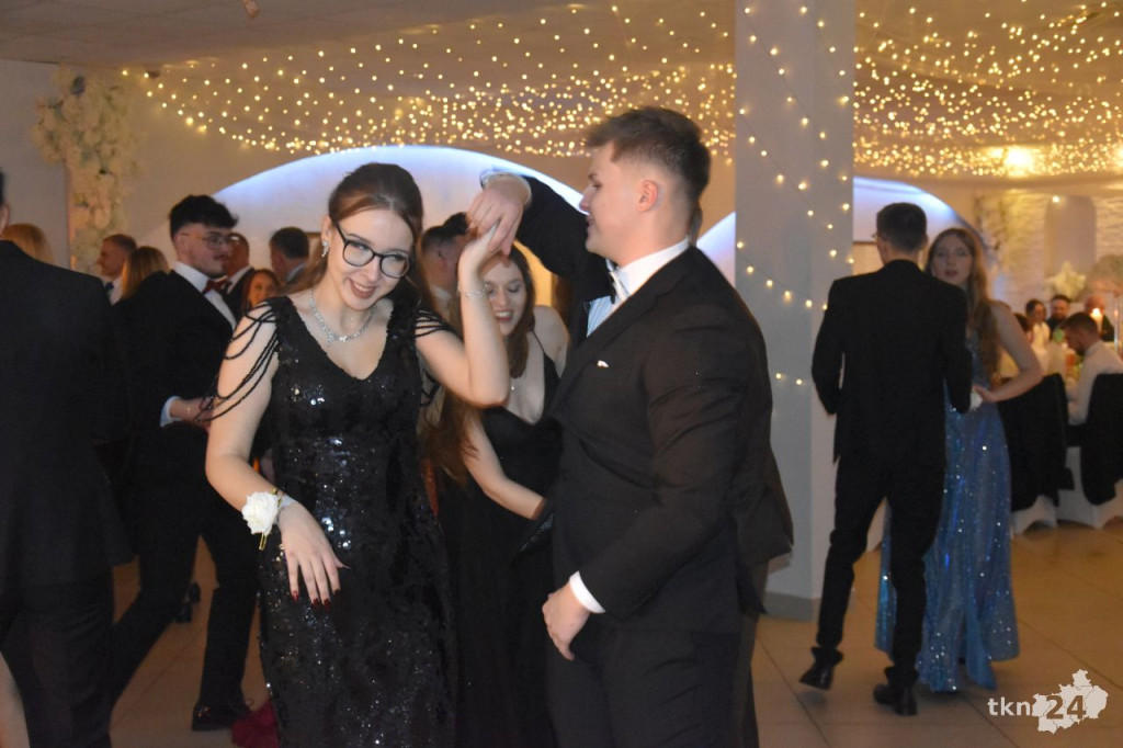 Studniówka 2025 ZSP w Stąporkowie. Obszerna relacja wideo i foto