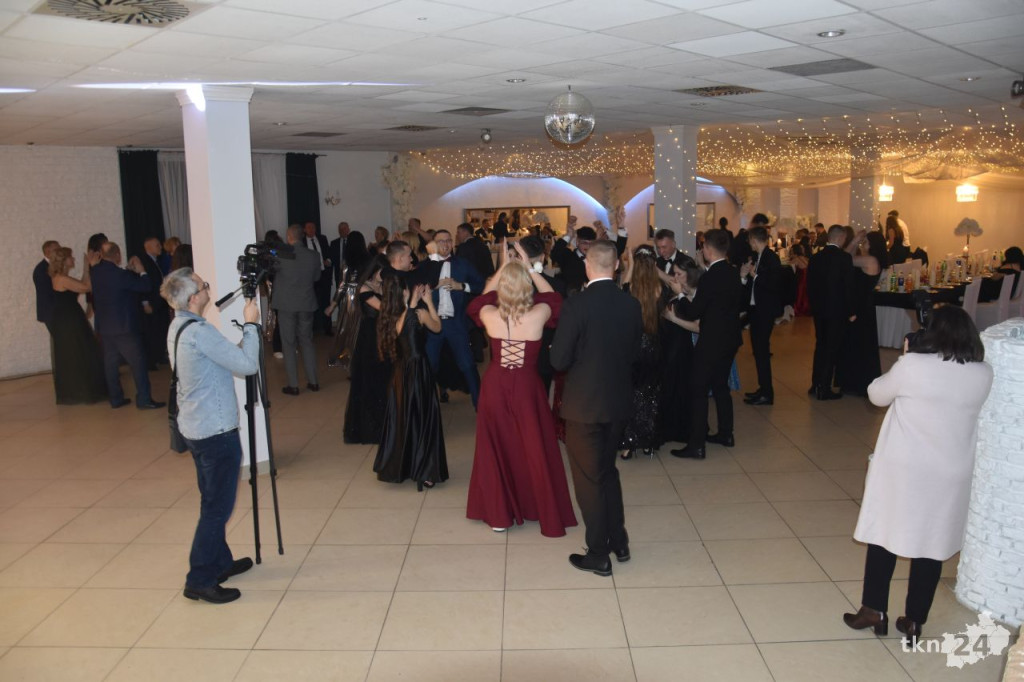 Studniówka 2025 ZSP w Stąporkowie. Obszerna relacja wideo i foto