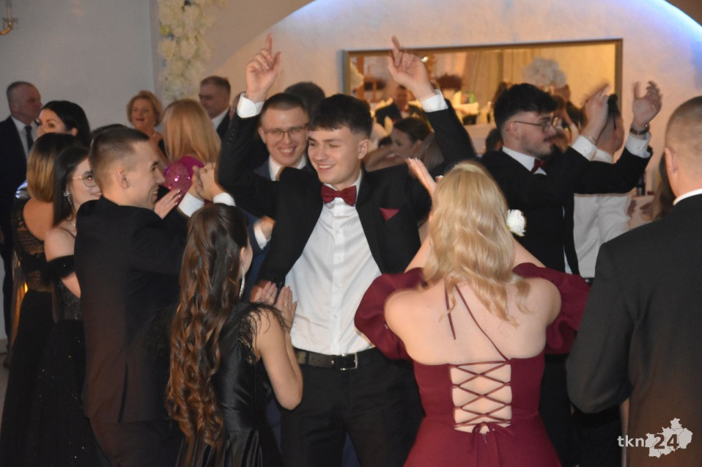 Studniówka 2025 ZSP w Stąporkowie. Obszerna relacja wideo i foto