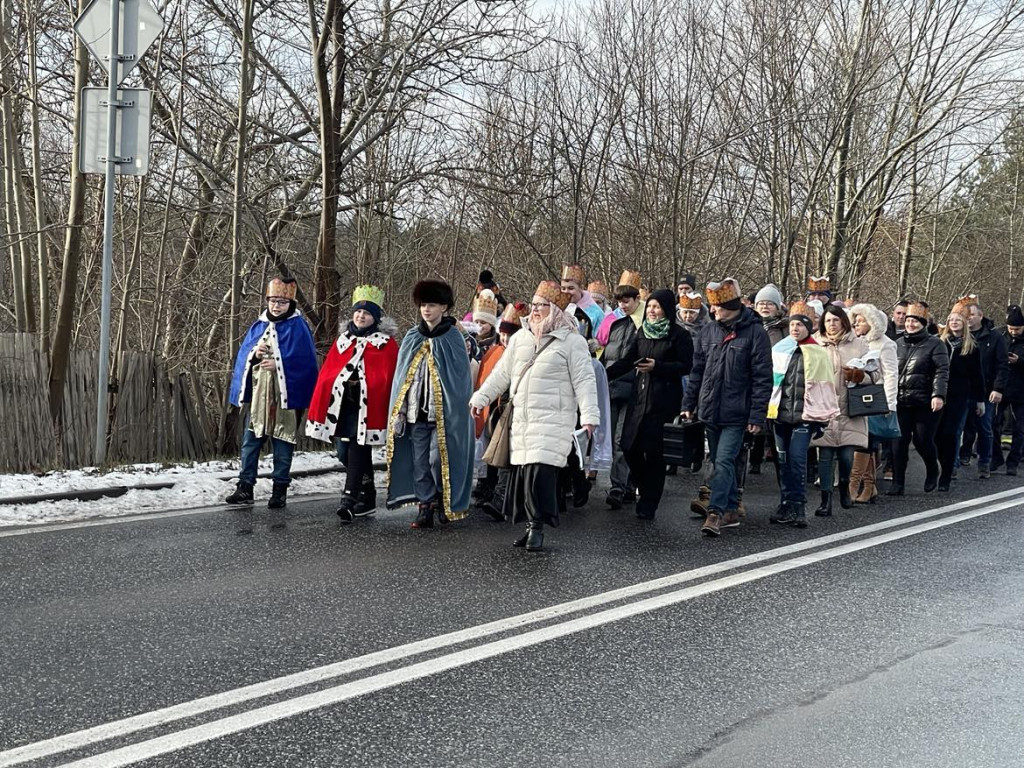Orszak Trzech Króli 2025 w Odrowążu [zdjęcia]