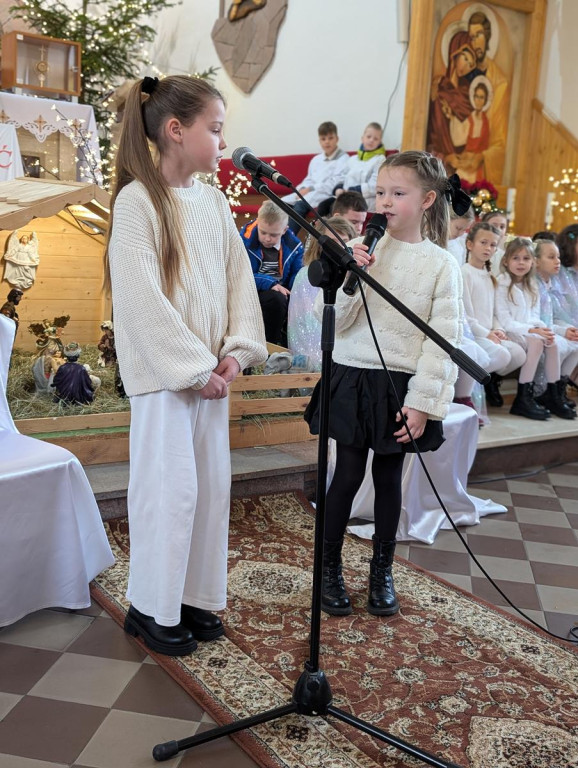 Jasełkowa opowieść na Święto Trzech Króli w Pomykowie [zdjęcia]
