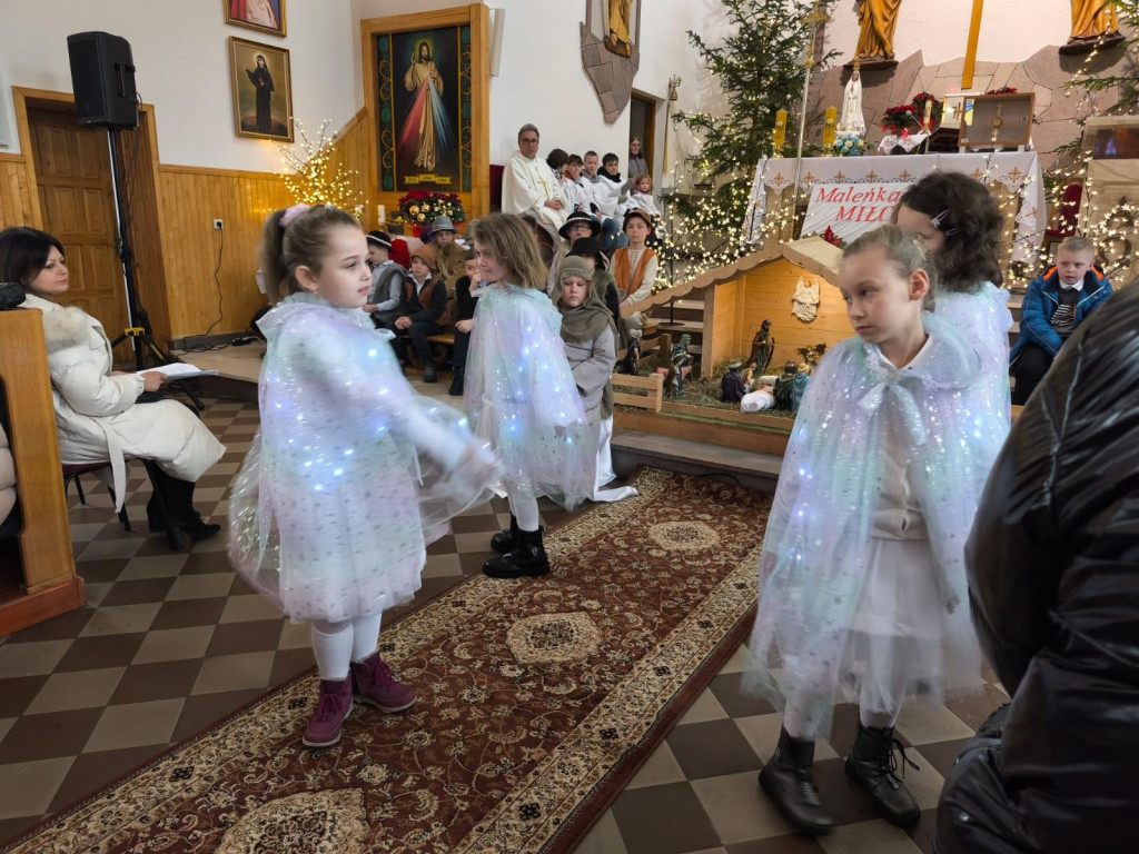Jasełkowa opowieść na Święto Trzech Króli w Pomykowie [zdjęcia]