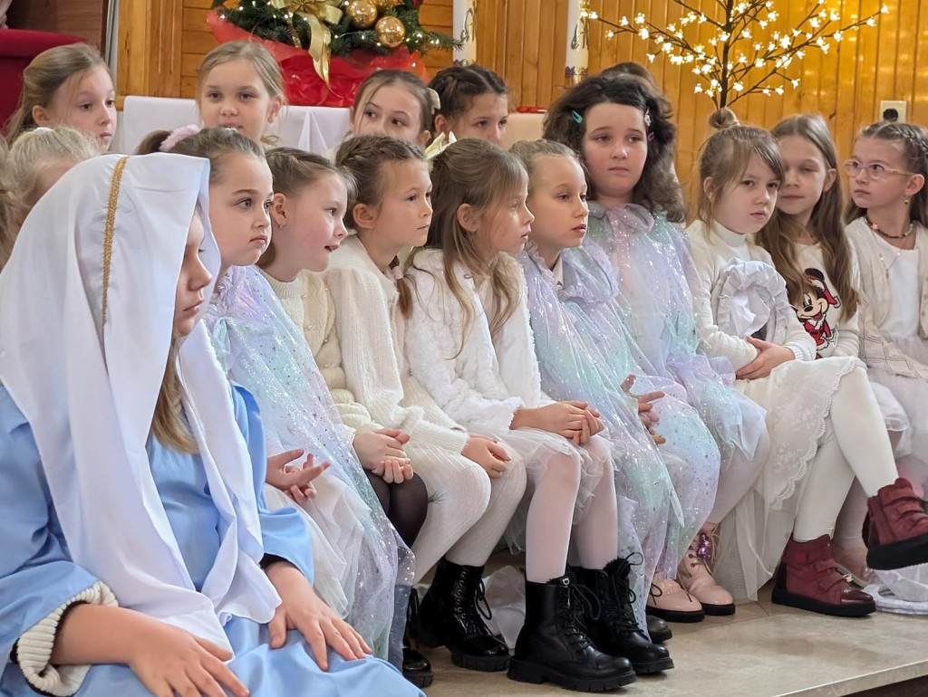 Jasełkowa opowieść na Święto Trzech Króli w Pomykowie [zdjęcia]