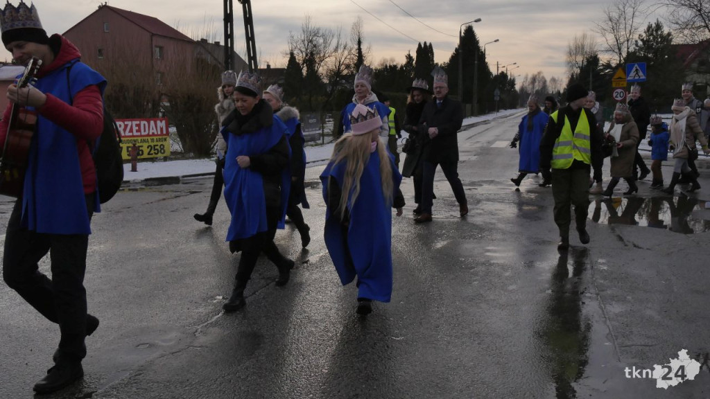 Święto Trzech Króli w Końskich. Piękne orszaki i magiczne kolędowanie [wideo, zdjęcia]