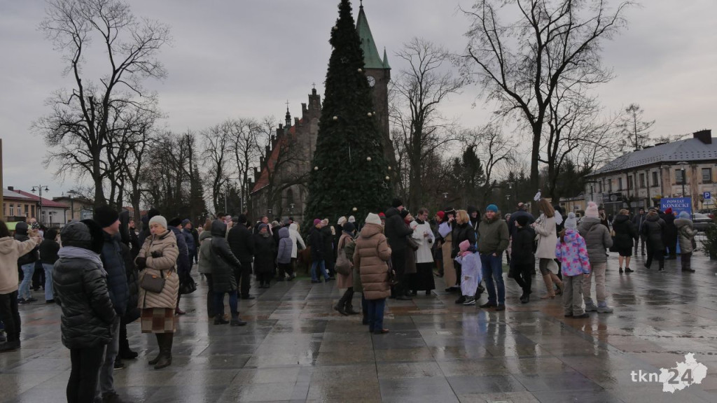Święto Trzech Króli w Końskich. Piękne orszaki i magiczne kolędowanie [wideo, zdjęcia]