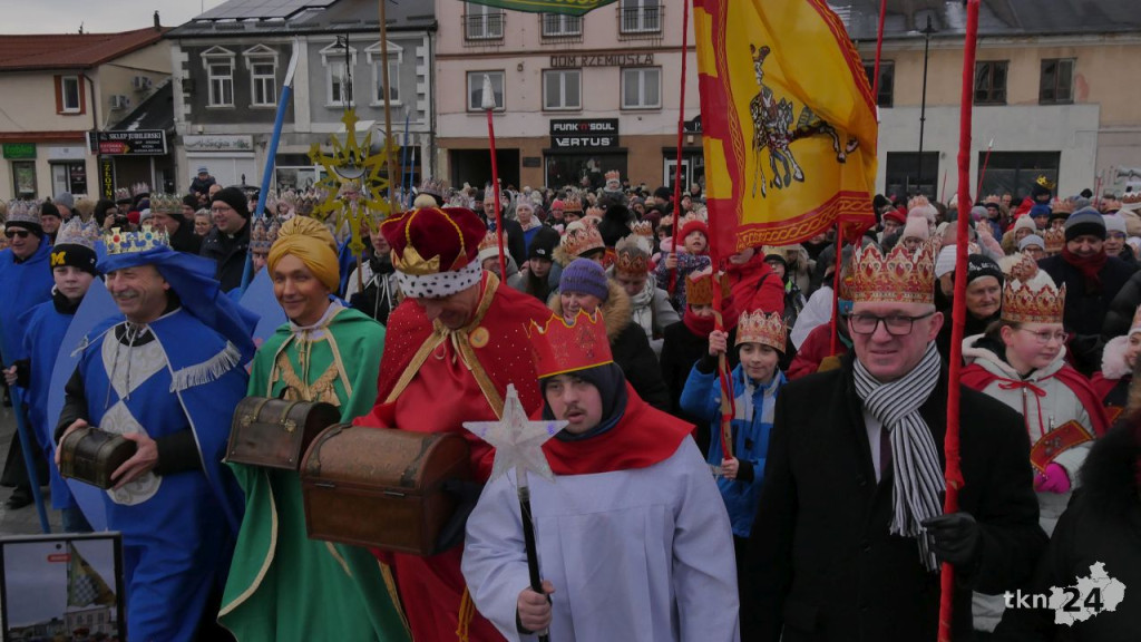 Święto Trzech Króli w Końskich. Piękne orszaki i magiczne kolędowanie [wideo, zdjęcia]