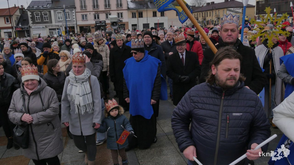 Święto Trzech Króli w Końskich. Piękne orszaki i magiczne kolędowanie [wideo, zdjęcia]
