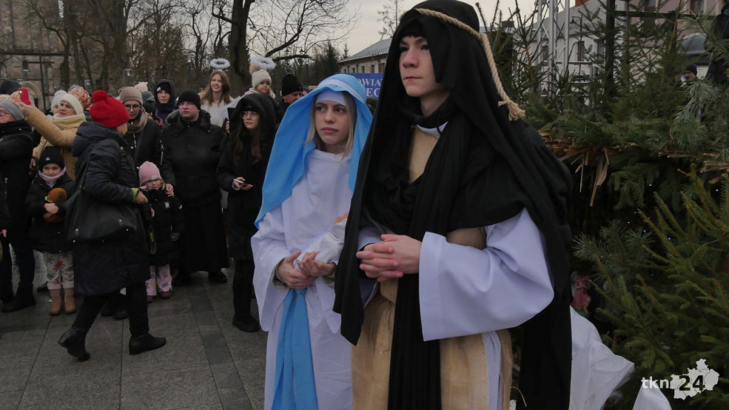 Święto Trzech Króli w Końskich. Piękne orszaki i magiczne kolędowanie [wideo, zdjęcia]