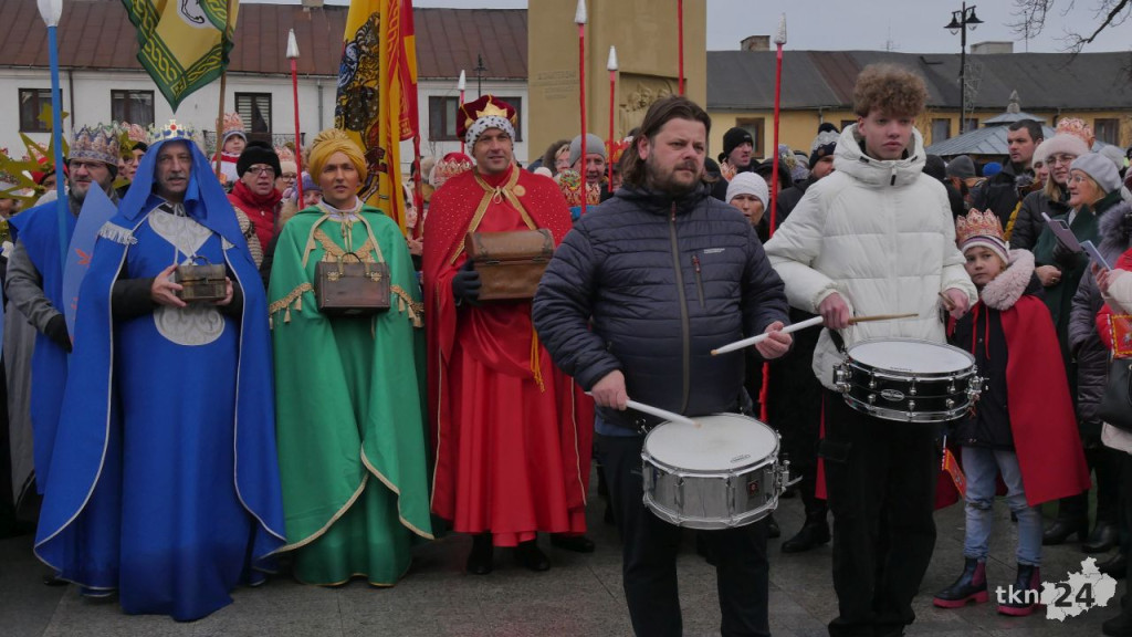 Święto Trzech Króli w Końskich. Piękne orszaki i magiczne kolędowanie [wideo, zdjęcia]
