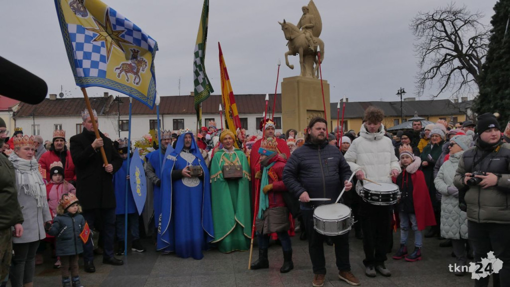 Święto Trzech Króli w Końskich. Piękne orszaki i magiczne kolędowanie [wideo, zdjęcia]