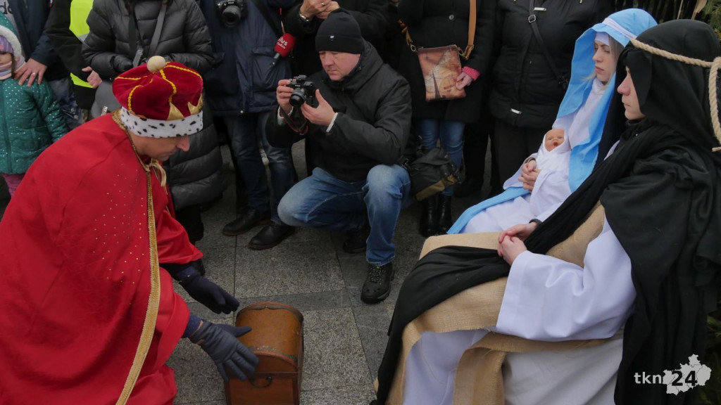 Święto Trzech Króli w Końskich. Piękne orszaki i magiczne kolędowanie [wideo, zdjęcia]