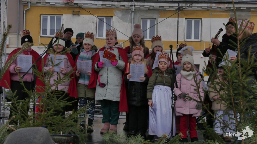 Święto Trzech Króli w Końskich. Piękne orszaki i magiczne kolędowanie [wideo, zdjęcia]