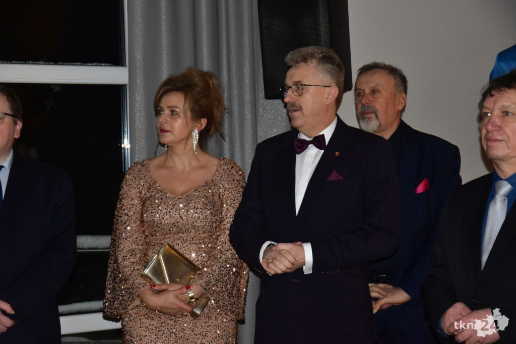 Ponad 80 maturzystów z Mechanika na studniówce w śnieżnej aurze