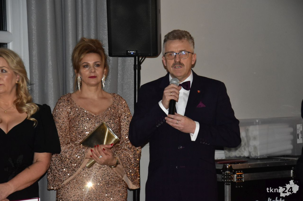 Ponad 80 maturzystów z Mechanika na studniówce w śnieżnej aurze