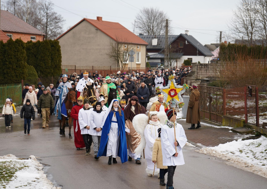 Trzej Królowie przeszli przez Gowarczów [zdjęcia]