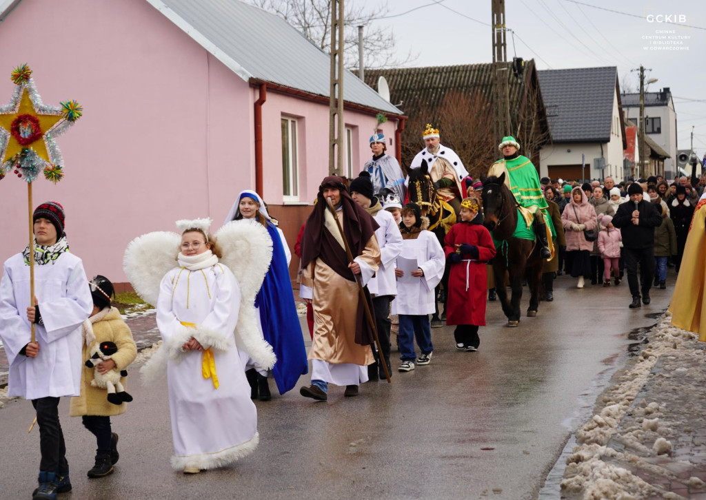 Trzej Królowie przeszli przez Gowarczów [zdjęcia]