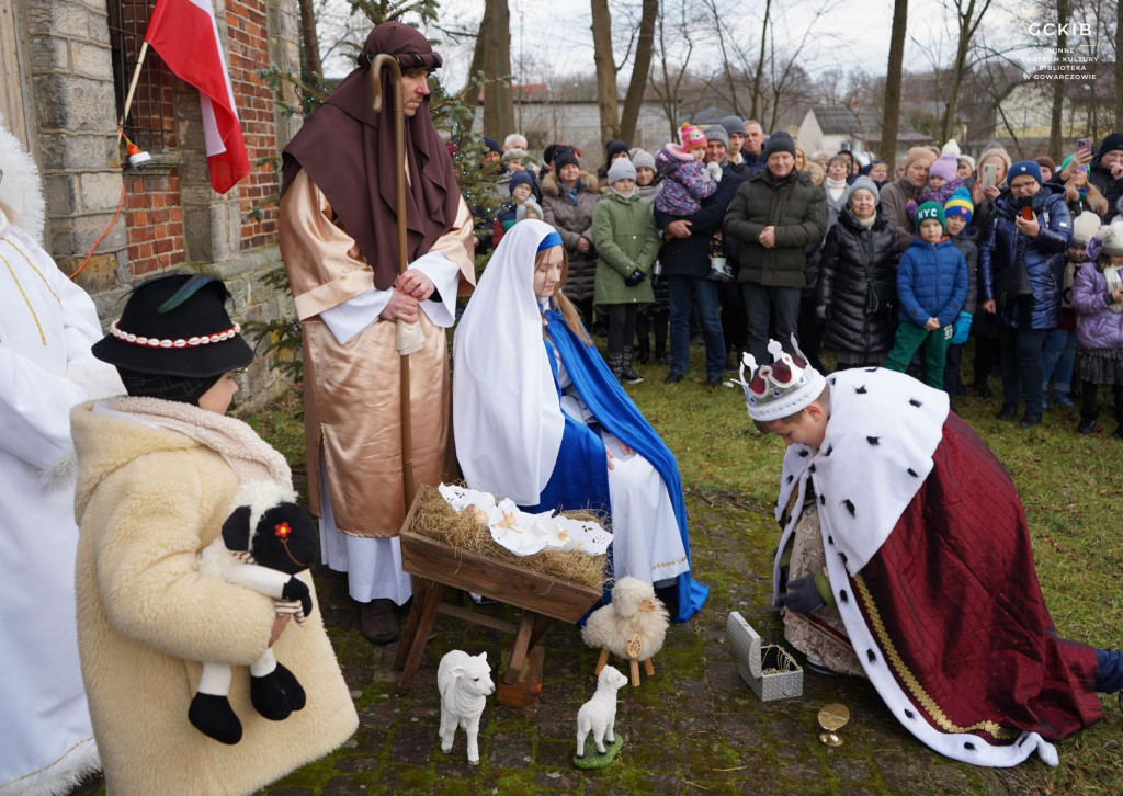 Trzej Królowie przeszli przez Gowarczów [zdjęcia]