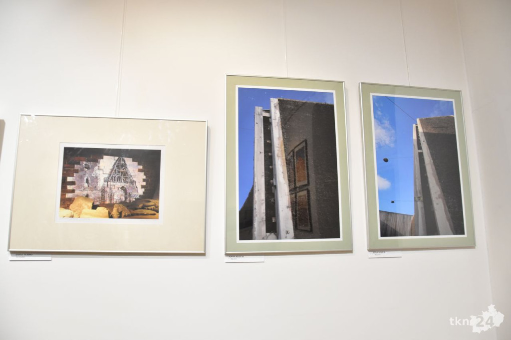 Malarze i fotograficy zaprezentowali prace w Bibliotece Publicznej w Końskich [wideo, zdjęcia]
