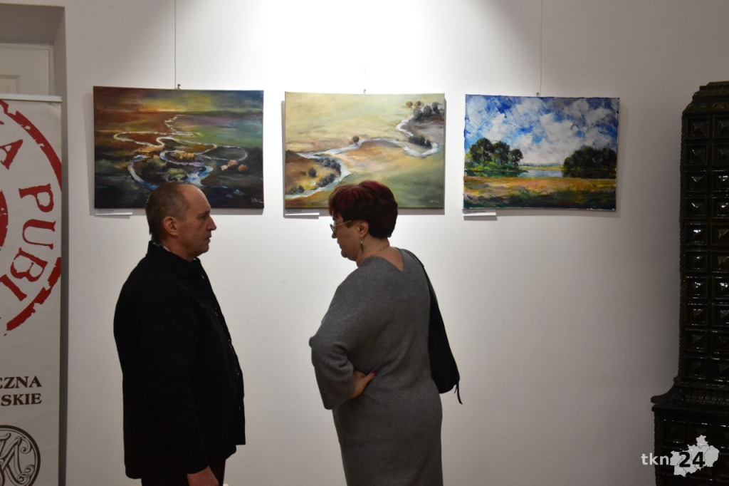 Malarze i fotograficy zaprezentowali prace w Bibliotece Publicznej w Końskich [wideo, zdjęcia]