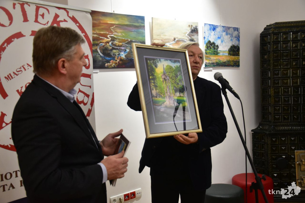 Malarze i fotograficy zaprezentowali prace w Bibliotece Publicznej w Końskich [wideo, zdjęcia]