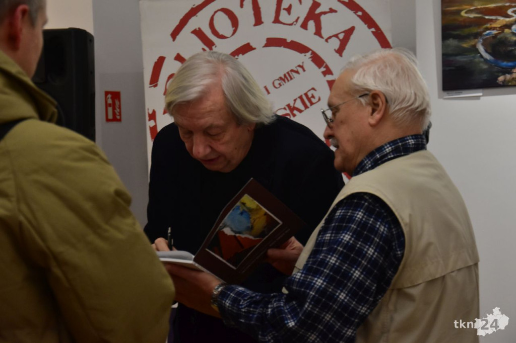 Malarze i fotograficy zaprezentowali prace w Bibliotece Publicznej w Końskich [wideo, zdjęcia]
